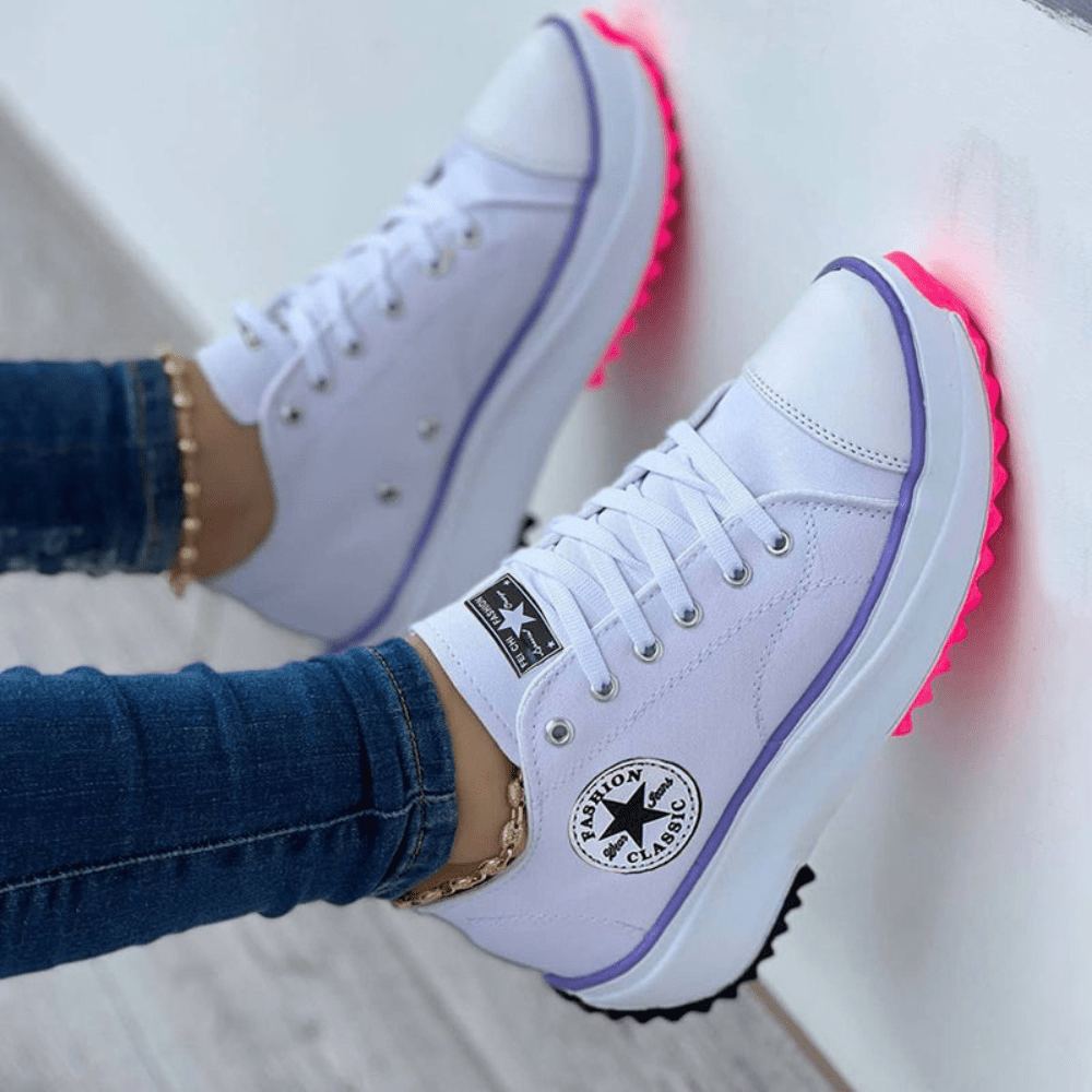 Plateau Sneaker mit Schnürdesign – Weiße Plateauschuhe für Komfort und Stil